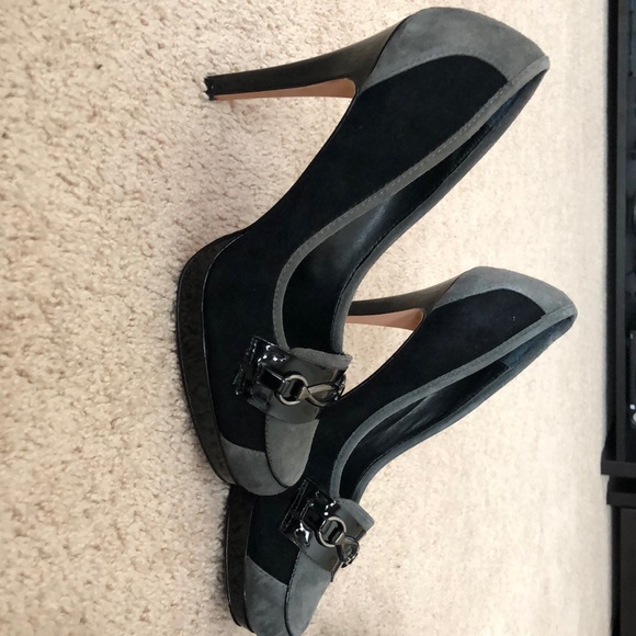 Black/grey heels - Picture 2 of 2